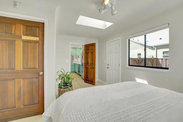 111 E Hedding Street, San Jose CA: https://media.crmls.org/mediaz/be07b4f4-bfb7-4c8b-8971-97ab47b4f3f9.jpg