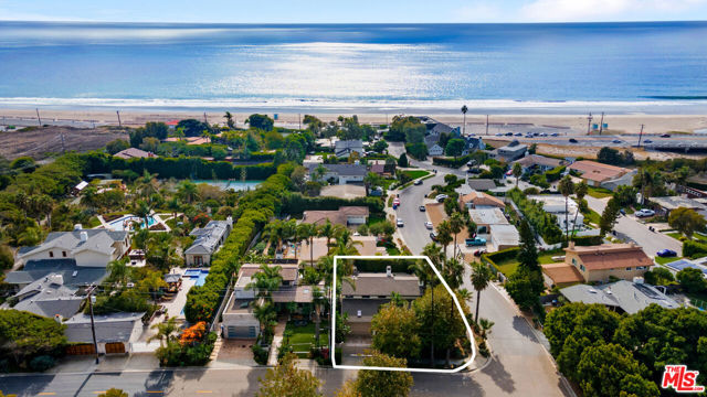 30630 Morning View Drive, Malibu CA: https://media.crmls.org/mediaz/be082aea-9ef2-4baf-a391-42a180232300.jpg