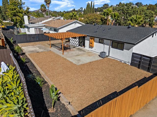 Image 33 of 40 For 13328 Silver Lake Dr