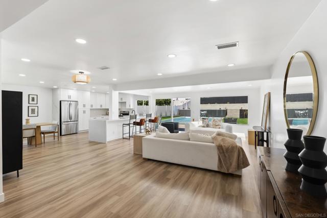 1110 Sea Village Dr, Cardiff by the Sea CA: https://media.crmls.org/mediaz/be0959df-b057-4b82-8903-a110d26d1d9a.jpg