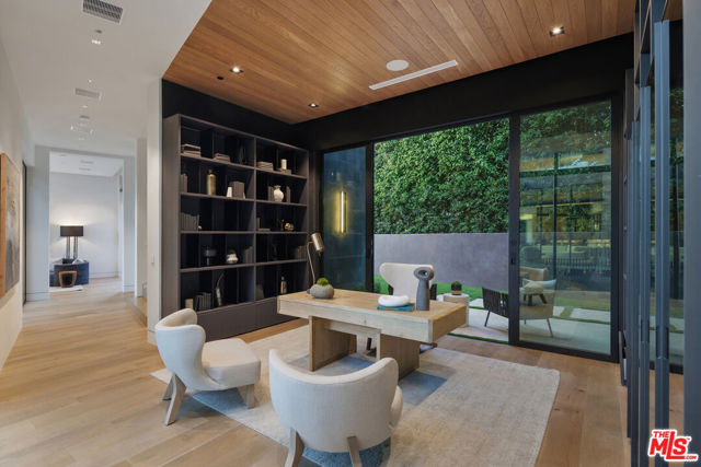 615 N Faring Road, Los Angeles CA: https://media.crmls.org/mediaz/be0a0177-4e7a-4ac1-9589-3a09383dfaff.jpg