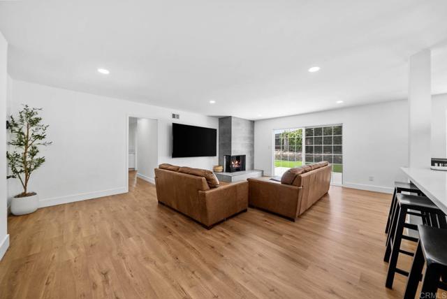 Detail Gallery Image 6 of 65 For 6461 Beaver Lake Ct, San Diego,  CA 92119 - 3 Beds | 2 Baths