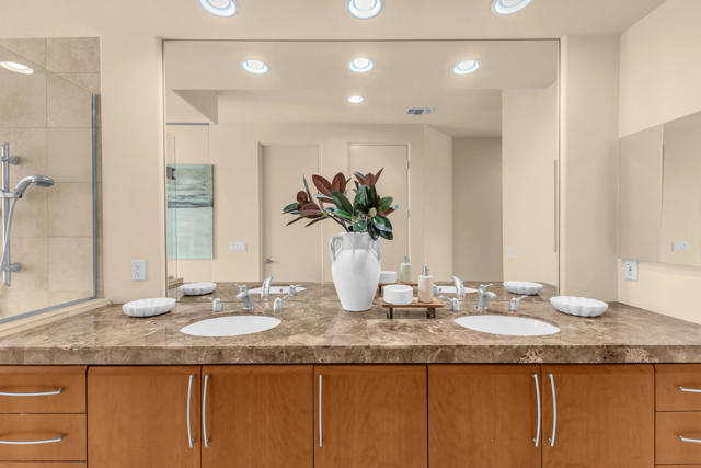 50050 Camino Privado, La Quinta CA: https://media.crmls.org/mediaz/be0a5a4a-1654-4ab6-a675-81f92b50702e.jpg