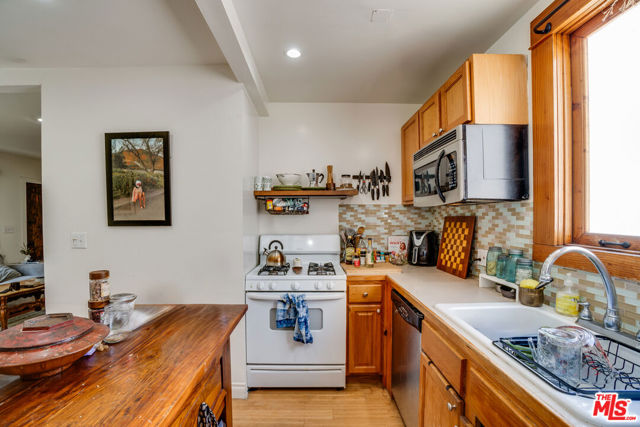 523 S Coronado Street, Los Angeles CA: https://media.crmls.org/mediaz/be0aa5e3-46bf-4e0a-b53d-8f04f5a50ed0.jpg
