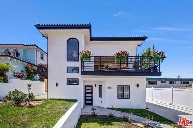 1902 Gates Avenue, Redondo Beach, California 90278, 3 Bedrooms Bedrooms, ,2 BathroomsBathrooms,Residential,Sold,Gates,25621447