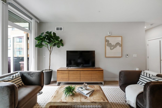 260 260 Brooklyn Basin Way, Oakland CA: https://media.crmls.org/mediaz/be0b2727-9117-42e7-9800-974328ca2917.jpg