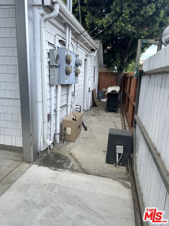 https://media.crmls.org/mediaz/be0bf6b3-24cc-4ac2-b871-d64ca9c657c1.jpg?preset=X-Large