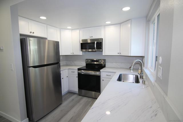 9793 Caminito Cuadro, San Diego CA: https://media.crmls.org/mediaz/be0c1688-7d7b-43e1-8613-681f16169071.jpg