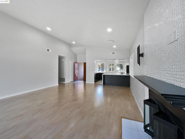 2579 Bishop Ave, Fremont CA: https://media.crmls.org/mediaz/be0ccb03-fe5c-408a-853d-7efc21e77e8d.jpg