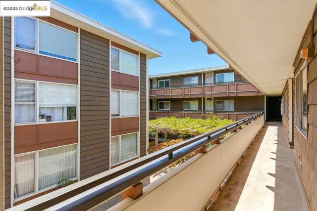2601 College Ave, Berkeley CA: https://media.crmls.org/mediaz/be0cfe1a-3bdc-457b-8a01-aabf85bd8ca9.jpg
