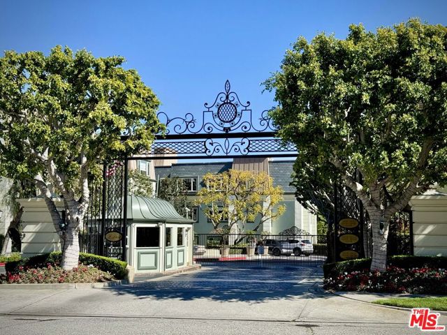 10106 Empyrean Way, Los Angeles CA: https://media.crmls.org/mediaz/be0d08e1-7d5b-4fc7-892b-fc29b878197f.jpg