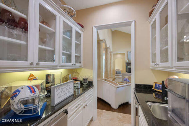 421 Whitegate Road, Thousand Oaks CA: https://media.crmls.org/mediaz/be0d88d1-9305-4a48-a063-9dde25e96d4e.jpg