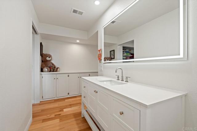 2163 Caminito San Martin, La Jolla CA: https://media.crmls.org/mediaz/be0ddea2-3df9-41cc-8cea-811eb5e7ca7f.jpg