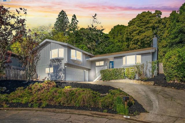 35 San Joaquin Pl, Novato CA: https://media.crmls.org/mediaz/be0e63e1-ee04-49bf-9efd-fd6c2f2dc865.jpg