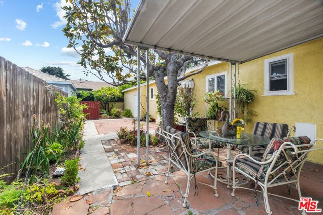 9620 Braddock Drive, Culver City CA: https://media.crmls.org/mediaz/be0e8fc3-bb21-4ea7-add3-8d5856be6ead.jpg