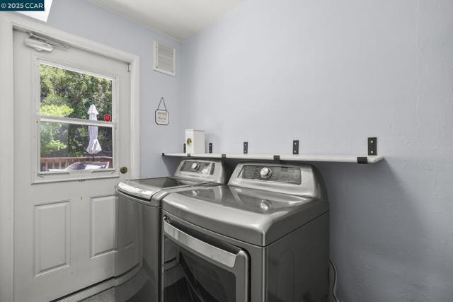 1930 N 6th St, Concord CA: https://media.crmls.org/mediaz/be0f3c72-eb31-4ffd-8fa8-b2a61900c61a.jpg