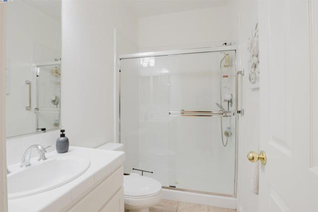 25657 Crestfield Dr, Castro Valley CA: https://media.crmls.org/mediaz/be0f3f59-21fa-4117-9766-8fa3db9b5d81.jpg
