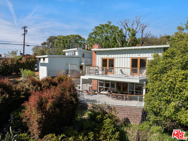 2052 Cerro Gordo Street, Los Angeles CA: https://media.crmls.org/mediaz/be0f598d-1b57-4362-ae1d-5c0acd46dec4.jpg