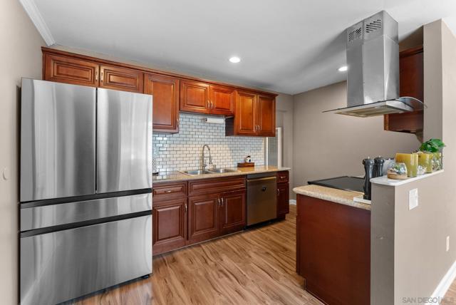 2542 Glebe Road, Lemon Grove CA: https://media.crmls.org/mediaz/be0f86fb-03cc-48ca-ab04-3fb73733f5f7.jpg