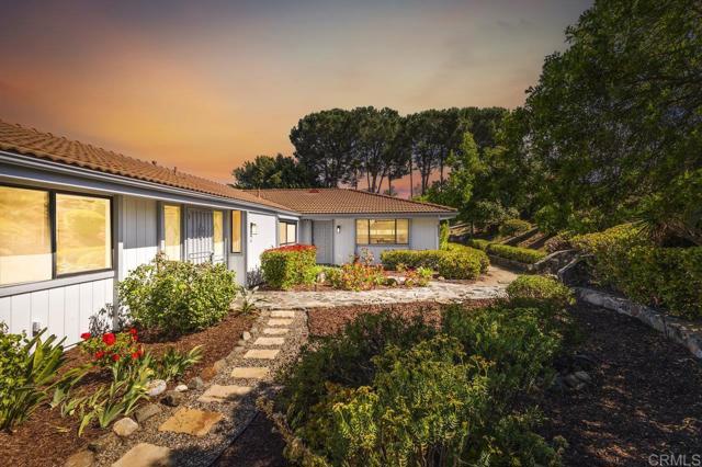 Detail Gallery Image 1 of 54 For 9613 Meadow Mesa Dr, Escondido,  CA 92026 - 4 Beds | 2/1 Baths