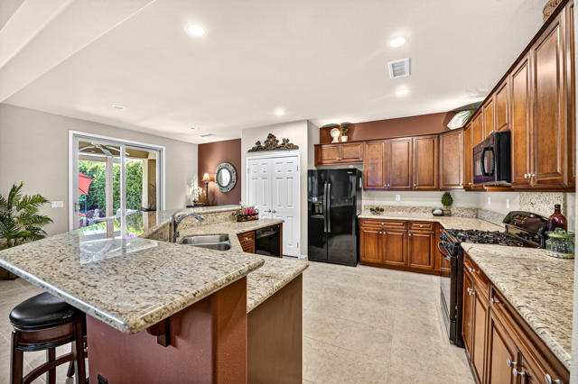 39492 Camino Piscina, Indio CA: https://media.crmls.org/mediaz/be0fbad0-b860-4c13-99d8-16a83abf67f2.jpg