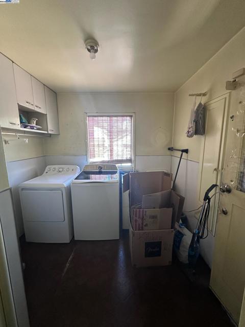 574 Juana Ave, San Leandro CA: https://media.crmls.org/mediaz/be101275-680c-4b9e-bb7b-b7feddde7447.jpg