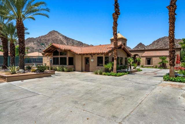 48245 Calle Floristas, La Quinta CA: https://media.crmls.org/mediaz/be109451-fcc8-425a-aa79-35ec3d5c4a7e.jpg