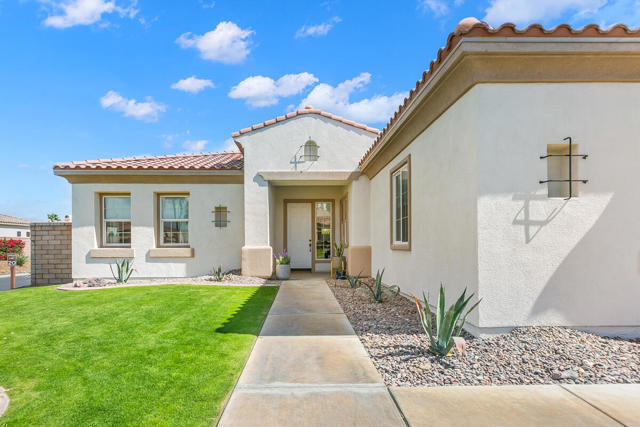 44830 Via Mirabel, La Quinta CA: https://media.crmls.org/mediaz/be109e2b-e63a-4d0a-abeb-6e205a4295bc.jpg