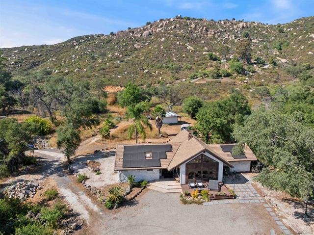 1722 Tierra Libertia Rd, Escondido CA: https://media.crmls.org/mediaz/be10a5a3-542f-45a0-b233-8d6a5a9a522a.jpg