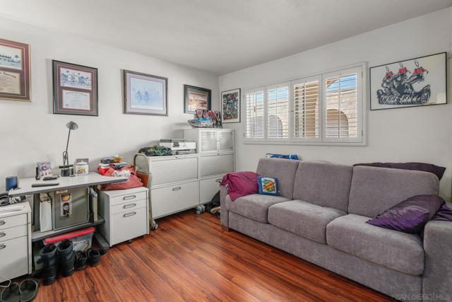 Image 10 of 33 For 2540 Clairemont Dr  307