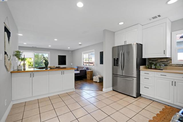 17303 Via Andeta, San Lorenzo CA: https://media.crmls.org/mediaz/be10b9e7-0c1c-49f3-8673-75974e9c4694.jpg