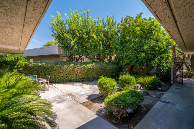 3 Harvard Court, Rancho Mirage CA: https://media.crmls.org/mediaz/be11a57f-ad13-4cd9-b6cb-7d07f159a384.jpg