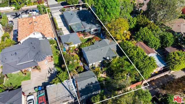 1314 Palms Boulevard, Venice CA: https://media.crmls.org/mediaz/be128b70-4d97-4ab0-8270-43c1a3f3edef.jpg