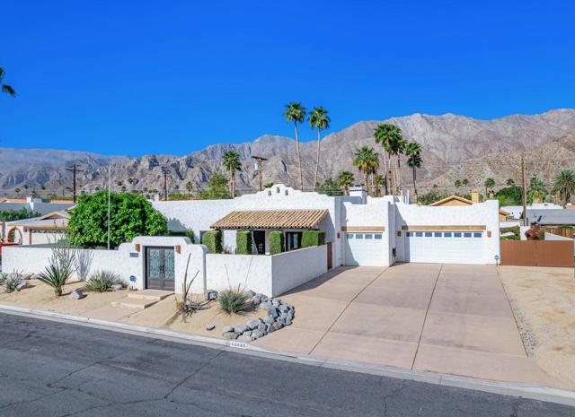 52685 Avenida Ramirez, La Quinta CA: https://media.crmls.org/mediaz/be129900-b732-4bb0-b590-bd49cfeb8a23.jpg