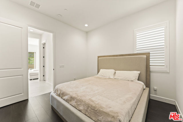 11767 Toyon Drive, Chatsworth CA: https://media.crmls.org/mediaz/be12fe96-b4d2-4c4f-aaaf-99dcce44180a.jpg