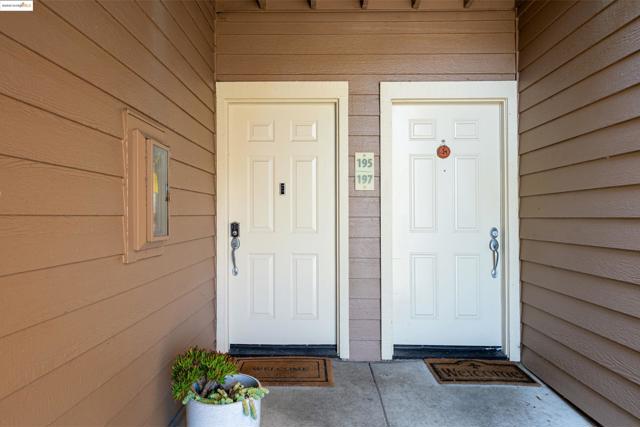 197 Lakeshore Ct, Richmond CA: https://media.crmls.org/mediaz/be136e56-81d8-4867-a055-adb9e5f950bf.jpg