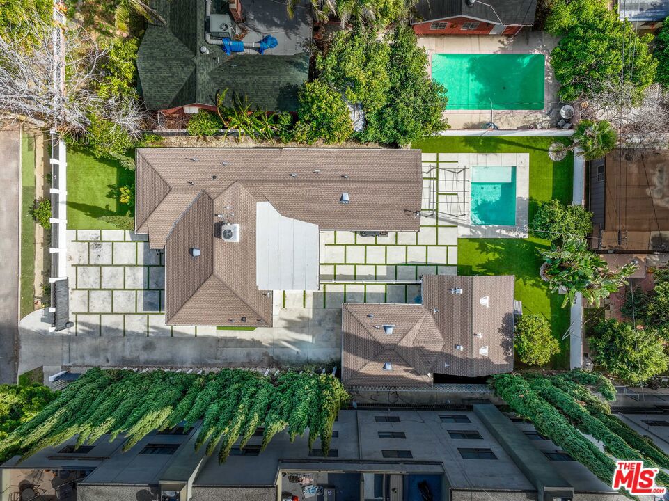 https://media.crmls.org/mediaz/be13990b-f50b-4d8e-a0d0-088b0e677da6.jpg?preset=X-Large