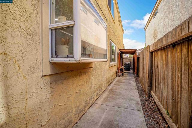 1031 Burnham, Pittsburg CA: https://media.crmls.org/mediaz/be13c64c-02d6-469e-940d-6ef5e6652212.jpg