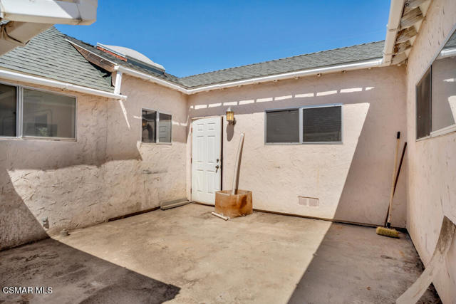 2327 Royal Avenue, Simi Valley CA: https://media.crmls.org/mediaz/be13df80-3686-4fed-b1cf-43d131a97f05.jpg