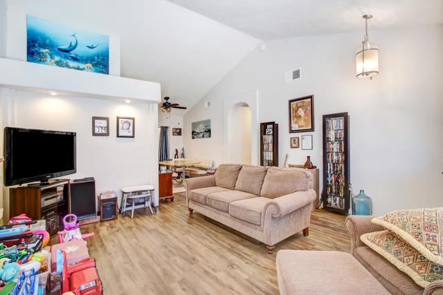 30485 Anaconda Ct, Temecula CA: https://media.crmls.org/mediaz/be13e5ad-2f1f-4469-9fa8-353d6079d445.jpg