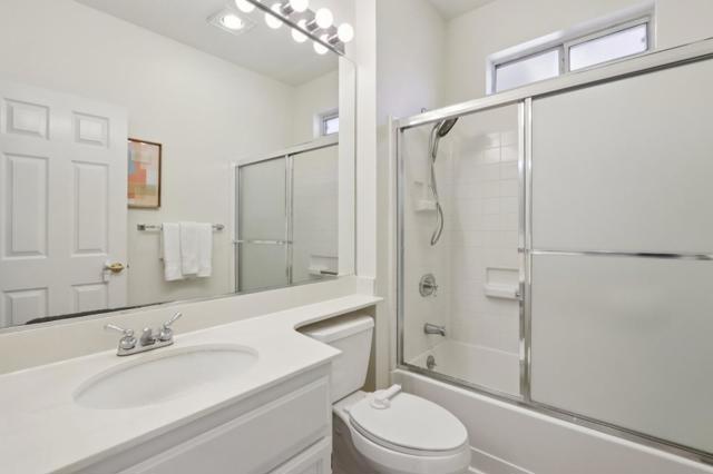 2508 Hastings Shore Lane, Redwood City CA: https://media.crmls.org/mediaz/be1434cb-df2f-4f63-bfc6-ce93565d3d32.jpg
