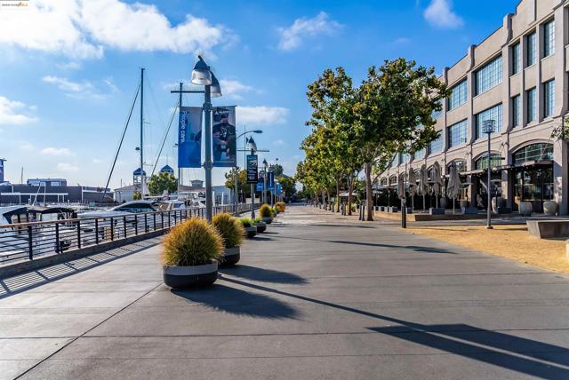 410 Webster St, Oakland CA: https://media.crmls.org/mediaz/be149885-71aa-46a2-93ff-afca6b2cf399.jpg