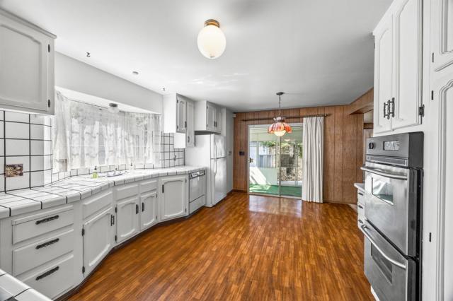 14 Nevada Street, Redwood City CA: https://media.crmls.org/mediaz/be14bbbd-ccc4-460f-b86c-9f991a912c61.jpg
