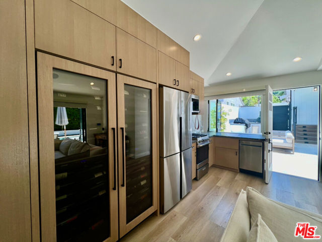 18033 Rosita Street, Encino CA: https://media.crmls.org/mediaz/be14fb33-1355-4212-9ea3-17bbd791e2ce.jpg