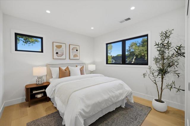 852 La Para Avenue, Palo Alto CA: https://media.crmls.org/mediaz/be15a779-7ede-42bc-ae23-6c3d267cd7d2.jpg