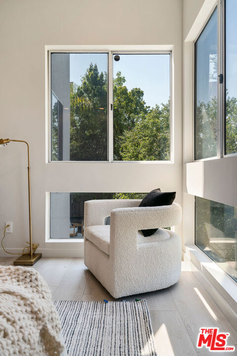 7209 Sunnydip Trail, Los Angeles CA: https://media.crmls.org/mediaz/be161553-51c8-4295-8500-90e2bd71f96c.jpg