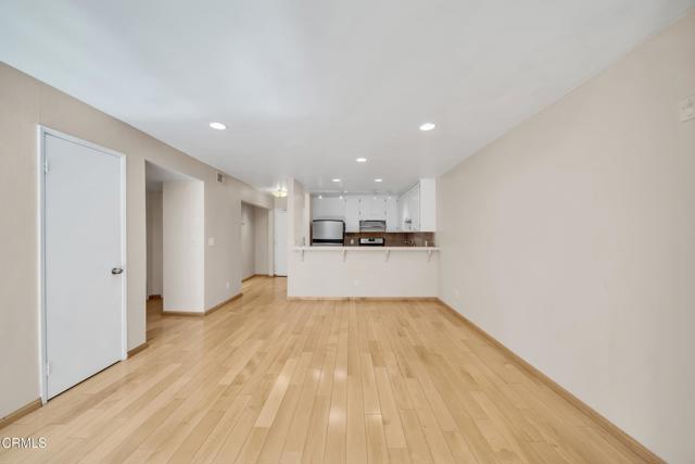Detail Gallery Image 4 of 27 For 1940 N Highland Ave #10,  Los Angeles,  CA 90068 - 2 Beds | 2 Baths