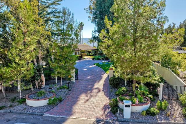 2183 Lundy Lake Dr, Escondido CA: https://media.crmls.org/mediaz/be172ab8-e9e1-427b-b2bc-8f55f29d2170.jpg