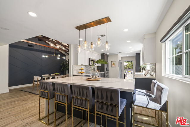 11023 Kling Street photo 6