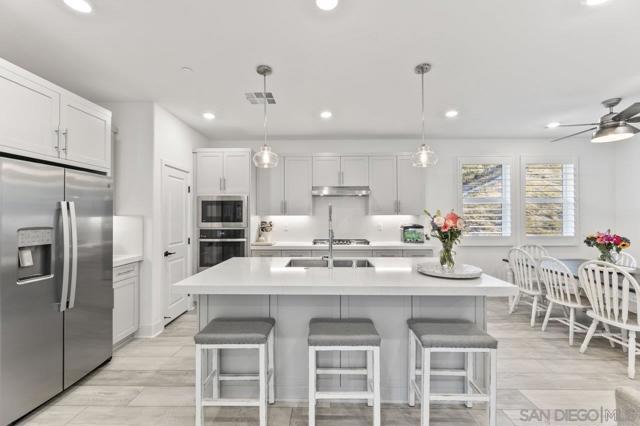 15447 Van Lodensteyn Way, San Diego CA: https://media.crmls.org/mediaz/be17a7a2-9504-4dd2-a6c6-df7111a27e4a.jpg